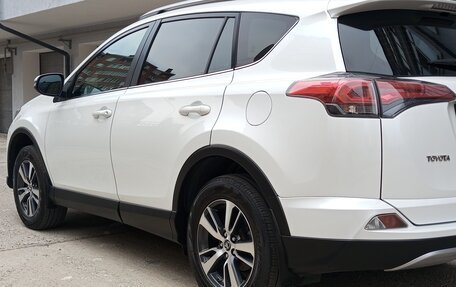 Toyota RAV4, 2018 год, 2 200 000 рублей, 6 фотография
