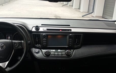 Toyota RAV4, 2018 год, 2 200 000 рублей, 12 фотография