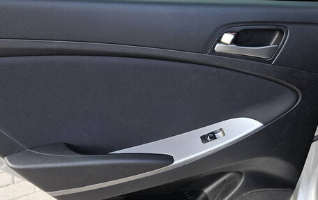 Hyundai Solaris II рестайлинг, 2015 год, 1 049 000 рублей, 15 фотография