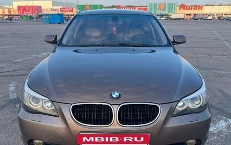BMW 5 серия, 2004 год, 1 700 000 рублей, 3 фотография