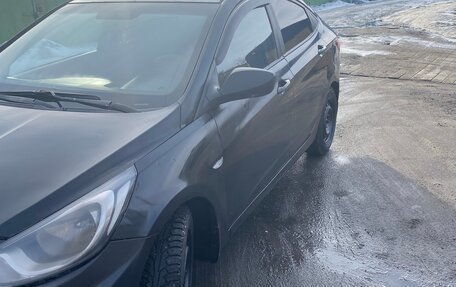 Hyundai Solaris II рестайлинг, 2011 год, 385 000 рублей, 4 фотография