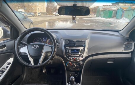 Hyundai Solaris II рестайлинг, 2011 год, 385 000 рублей, 9 фотография