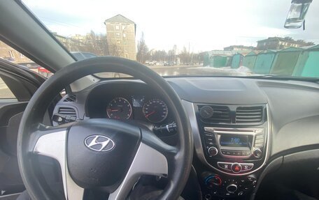 Hyundai Solaris II рестайлинг, 2011 год, 385 000 рублей, 2 фотография