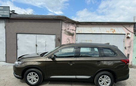 Mitsubishi Outlander III рестайлинг 3, 2020 год, 2 460 000 рублей, 3 фотография