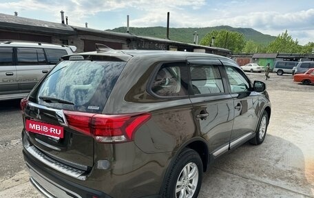 Mitsubishi Outlander III рестайлинг 3, 2020 год, 2 460 000 рублей, 2 фотография