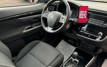 Mitsubishi Outlander III рестайлинг 3, 2020 год, 2 460 000 рублей, 6 фотография
