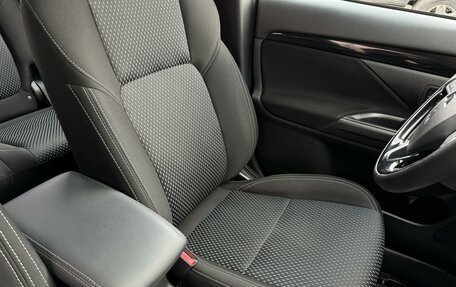 Mitsubishi Outlander III рестайлинг 3, 2020 год, 2 460 000 рублей, 9 фотография