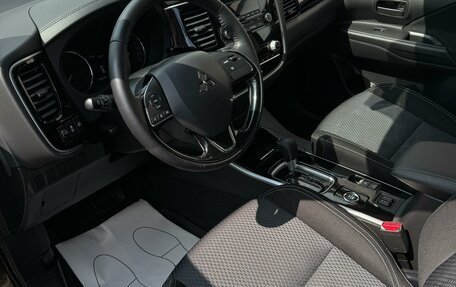 Mitsubishi Outlander III рестайлинг 3, 2020 год, 2 460 000 рублей, 8 фотография