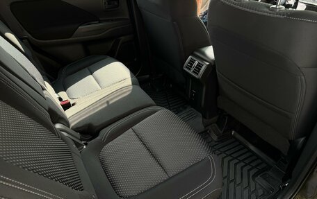 Mitsubishi Outlander III рестайлинг 3, 2020 год, 2 460 000 рублей, 10 фотография