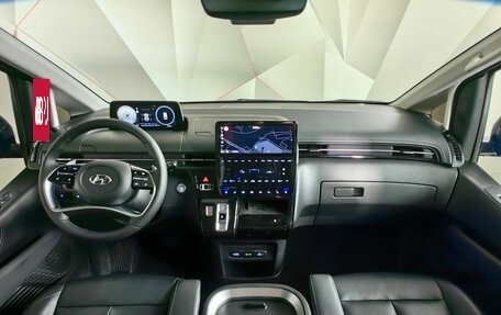 Hyundai Staria, 2021 год, 5 300 000 рублей, 17 фотография
