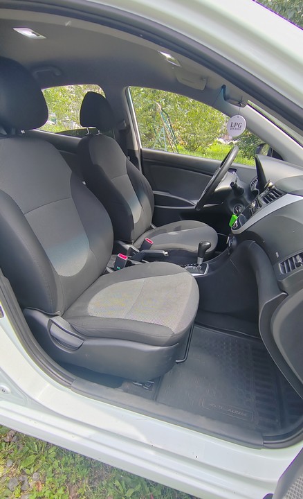 Hyundai Solaris I, 2012 год, 650 000 рублей, 17 фотография