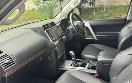 Toyota Land Cruiser Prado 150 рестайлинг 2, 2020 год, 5 050 000 рублей, 5 фотография