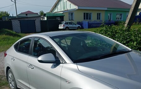Hyundai Elantra VI рестайлинг, 2016 год, 1 300 000 рублей, 4 фотография