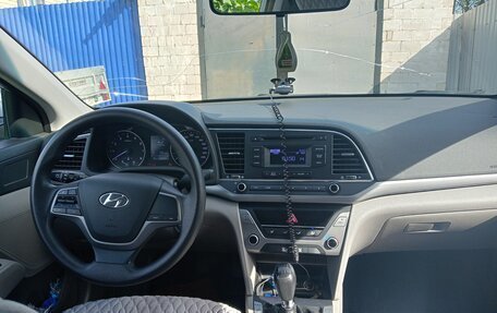 Hyundai Elantra VI рестайлинг, 2016 год, 1 300 000 рублей, 3 фотография
