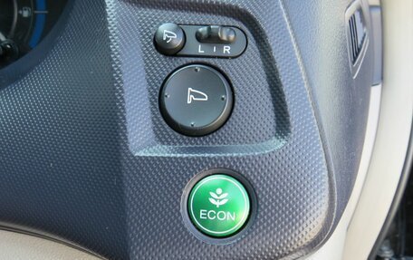 Honda Insight II рестайлинг, 2010 год, 849 007 рублей, 23 фотография