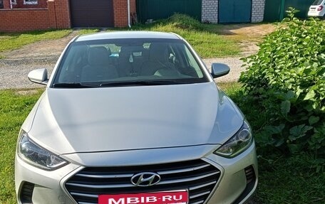 Hyundai Elantra VI рестайлинг, 2016 год, 1 300 000 рублей, 6 фотография