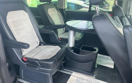 Volkswagen Multivan T6 рестайлинг, 2018 год, 4 700 000 рублей, 13 фотография