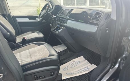 Volkswagen Multivan T6 рестайлинг, 2018 год, 4 700 000 рублей, 14 фотография
