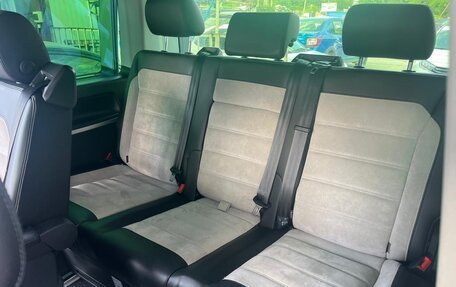 Volkswagen Multivan T6 рестайлинг, 2018 год, 4 700 000 рублей, 10 фотография