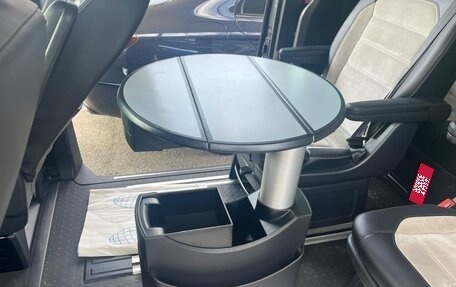 Volkswagen Multivan T6 рестайлинг, 2018 год, 4 700 000 рублей, 9 фотография