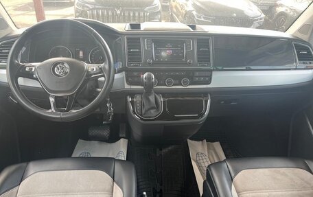 Volkswagen Multivan T6 рестайлинг, 2018 год, 4 700 000 рублей, 15 фотография