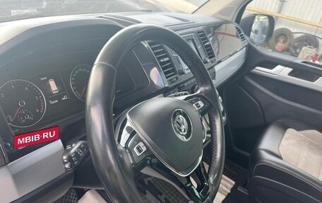 Volkswagen Multivan T6 рестайлинг, 2018 год, 4 700 000 рублей, 17 фотография