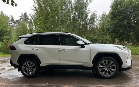 Toyota RAV4, 2021 год, 3 999 999 рублей, 3 фотография