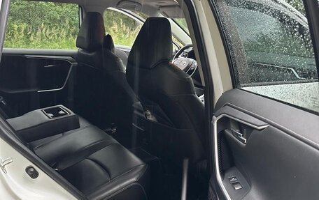 Toyota RAV4, 2021 год, 3 999 999 рублей, 10 фотография