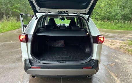 Toyota RAV4, 2021 год, 3 999 999 рублей, 8 фотография