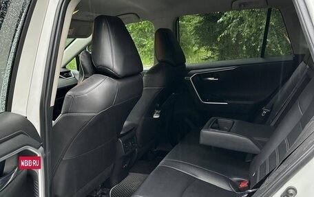 Toyota RAV4, 2021 год, 3 999 999 рублей, 9 фотография