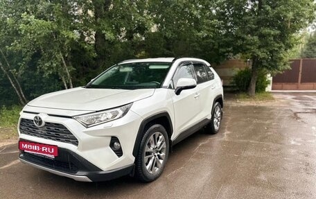 Toyota RAV4, 2021 год, 3 999 999 рублей, 7 фотография