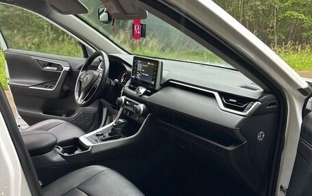 Toyota RAV4, 2021 год, 3 999 999 рублей, 11 фотография