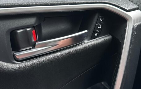 Toyota RAV4, 2021 год, 3 999 999 рублей, 20 фотография