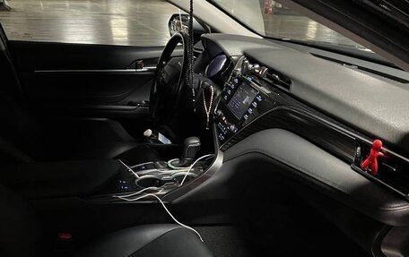 Toyota Camry, 2021 год, 2 980 000 рублей, 10 фотография