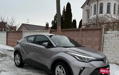 Toyota C-HR I рестайлинг, 2020 год, 2 300 000 рублей, 2 фотография