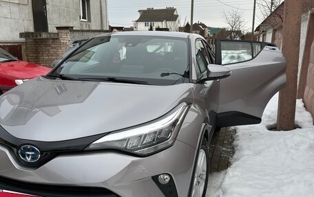 Toyota C-HR I рестайлинг, 2020 год, 2 300 000 рублей, 4 фотография