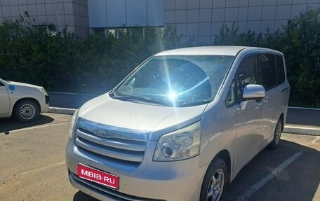 Toyota Noah III, 2008 год, 1 400 000 рублей, 1 фотография