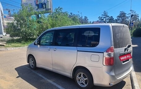 Toyota Noah III, 2008 год, 1 400 000 рублей, 4 фотография