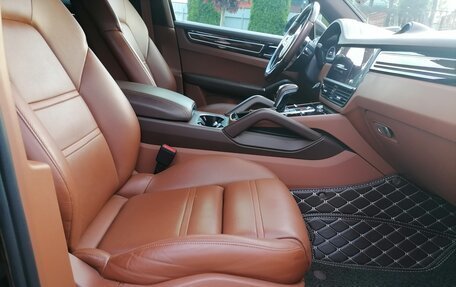 Porsche Cayenne III, 2018 год, 8 000 000 рублей, 17 фотография