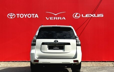 Toyota Land Cruiser Prado 150 рестайлинг 2, 2021 год, 5 750 000 рублей, 6 фотография