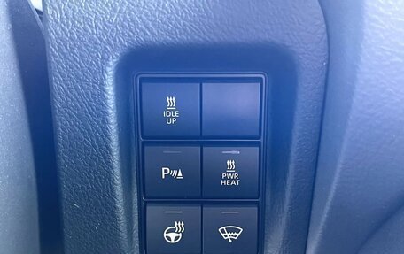 Toyota Land Cruiser Prado 150 рестайлинг 2, 2021 год, 5 750 000 рублей, 23 фотография