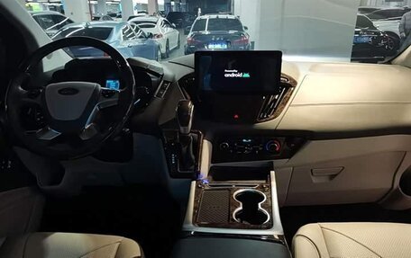 Ford Tourneo Custom I рестайлинг, 2022 год, 2 590 000 рублей, 6 фотография