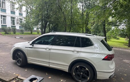 Volkswagen Tiguan II, 2021 год, 4 300 000 рублей, 2 фотография