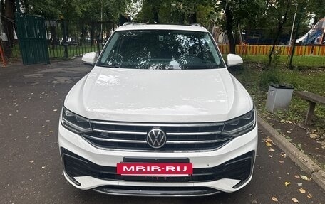 Volkswagen Tiguan II, 2021 год, 4 300 000 рублей, 7 фотография