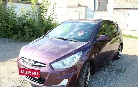 Hyundai Solaris II рестайлинг, 2011 год, 550 000 рублей, 3 фотография