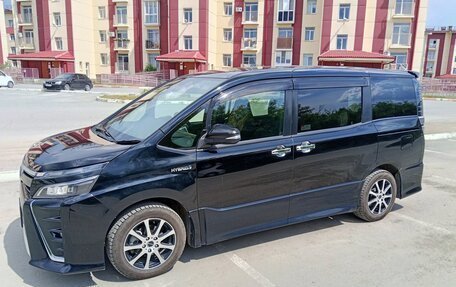 Toyota Voxy III, 2018 год, 1 800 000 рублей, 9 фотография