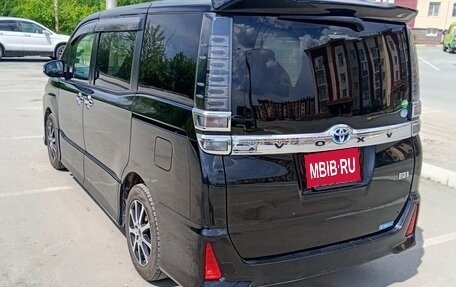 Toyota Voxy III, 2018 год, 1 800 000 рублей, 3 фотография