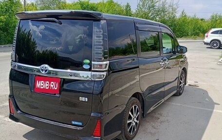 Toyota Voxy III, 2018 год, 1 800 000 рублей, 2 фотография