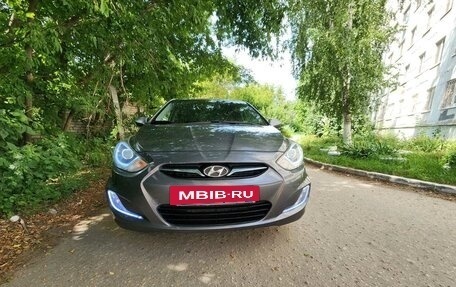 Hyundai Solaris II рестайлинг, 2012 год, 730 000 рублей, 16 фотография