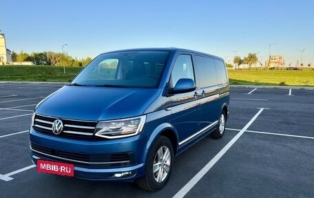 Volkswagen Multivan T6 рестайлинг, 2016 год, 3 700 000 рублей, 3 фотография